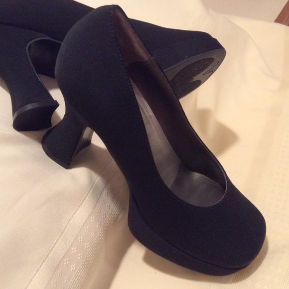 RAMPAGE Black matte 1" platform pumps; 4" curvy block heels; NWOT SIze 8.5 M. - Picture 2 of 7